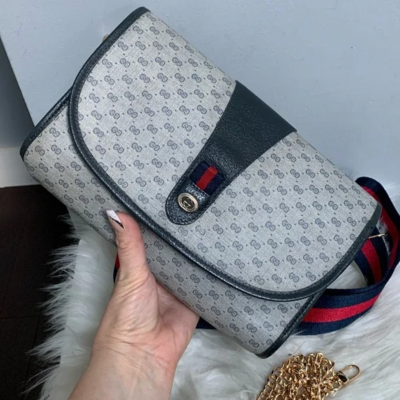 ❌SOLD❌Authentic vintage Gucci navy micro GG pouch clutch converted to crossbody - Picture 8 of 17